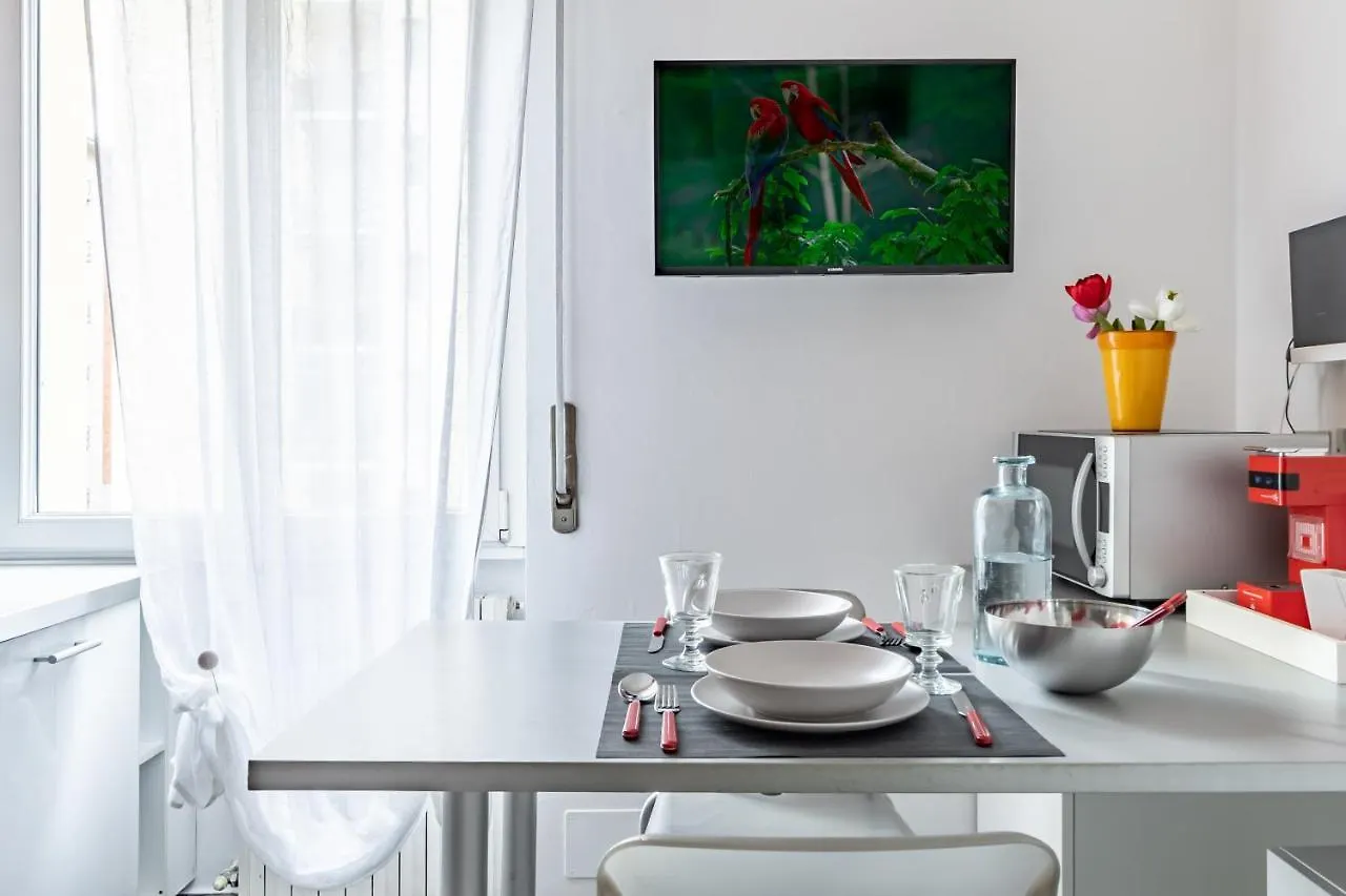 Ai Fiordalisi - Milan City - By Host4U Lägenhet